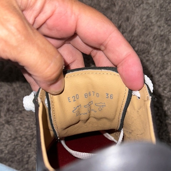 Black and White Athletic Shoes with Minimalist Design - Picture 6 of 6